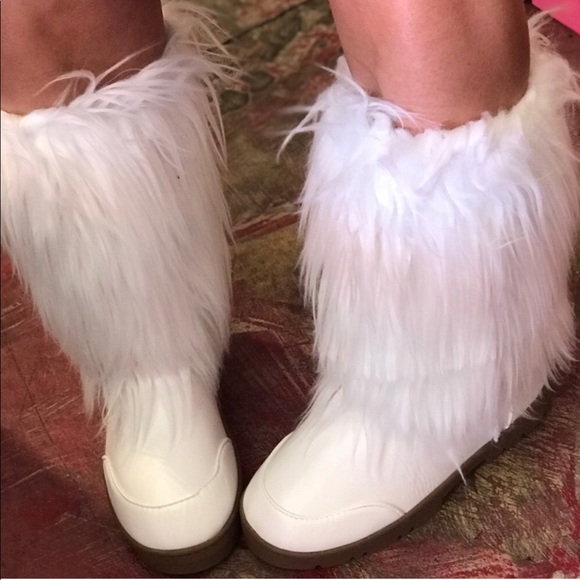 10 Cozy Faux Fur Mid Calf Winter Tread Flat Boots - Picture 8 of 9